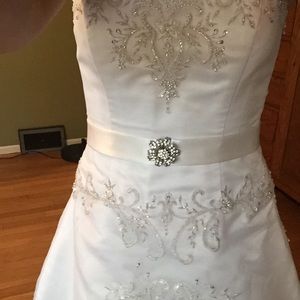 OLEG CASSINI Wedding Dress- Strapless size 4-6